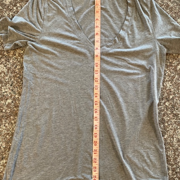 Lululemon Love Tee V-Neck size 12 Heathered Core Light Gray - Picture 5 of 5